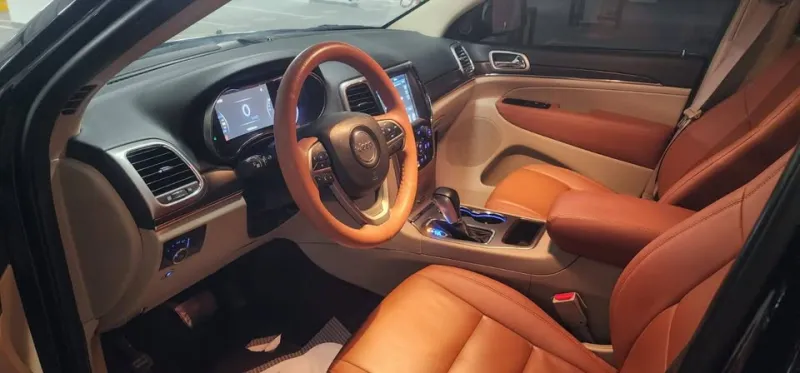 2018 Jeep Grand Cherokee in Dubai